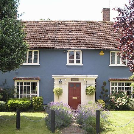 Bonningtons Stansted Self Catering Hotel สแตนสเต็ด เมาท์ฟิทเช็ต ภายนอก รูปภาพ