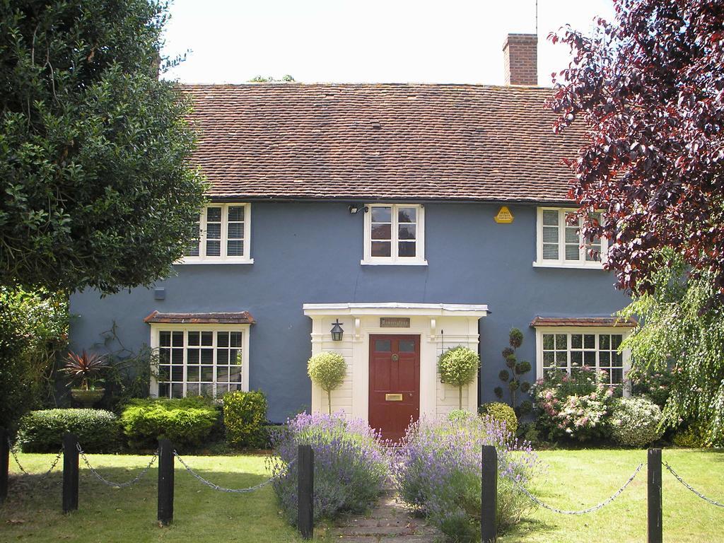 Bonningtons Stansted Self Catering Hotel สแตนสเต็ด เมาท์ฟิทเช็ต ภายนอก รูปภาพ