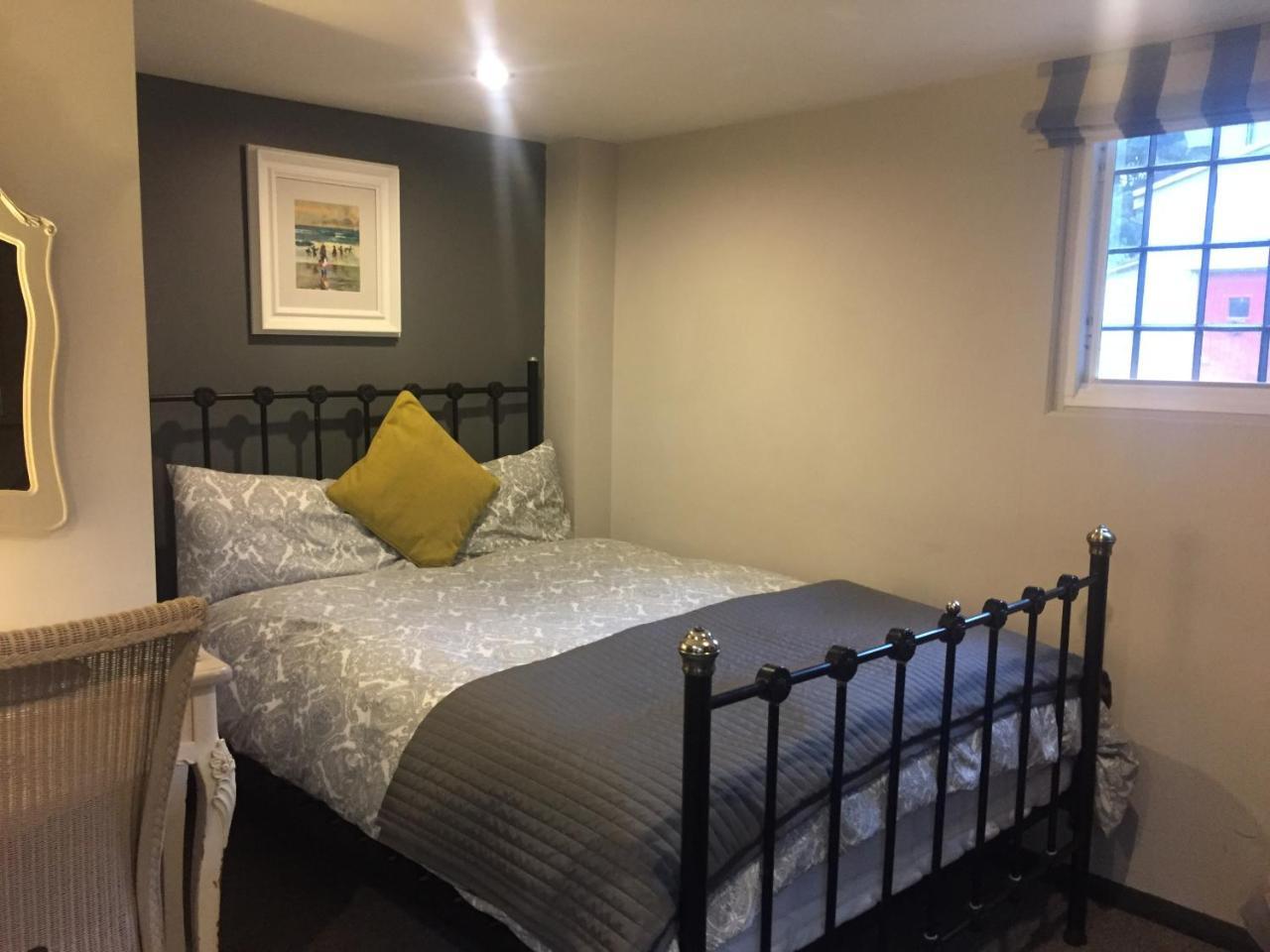 Bonningtons Stansted Self Catering Hotel สแตนสเต็ด เมาท์ฟิทเช็ต ภายนอก รูปภาพ