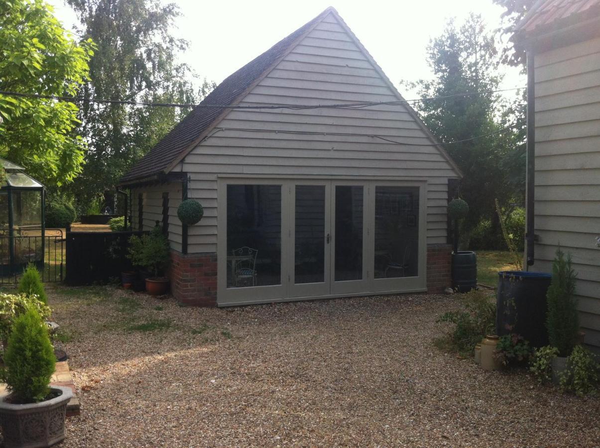 Bonningtons Stansted Self Catering Hotel สแตนสเต็ด เมาท์ฟิทเช็ต ห้อง รูปภาพ