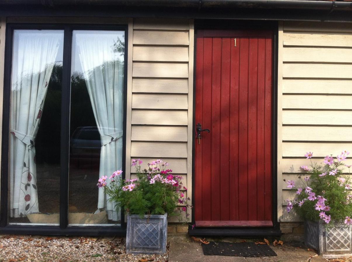 Bonningtons Stansted Self Catering Hotel สแตนสเต็ด เมาท์ฟิทเช็ต ห้อง รูปภาพ